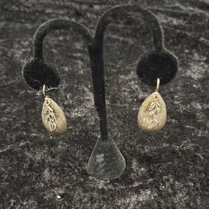 Silpada Elegant silver Leaf Drop Earrings
